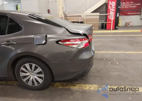 2018 Toyota Camry L z USA, uszkodzony, nr VIN 4T1B11HK9JU544701